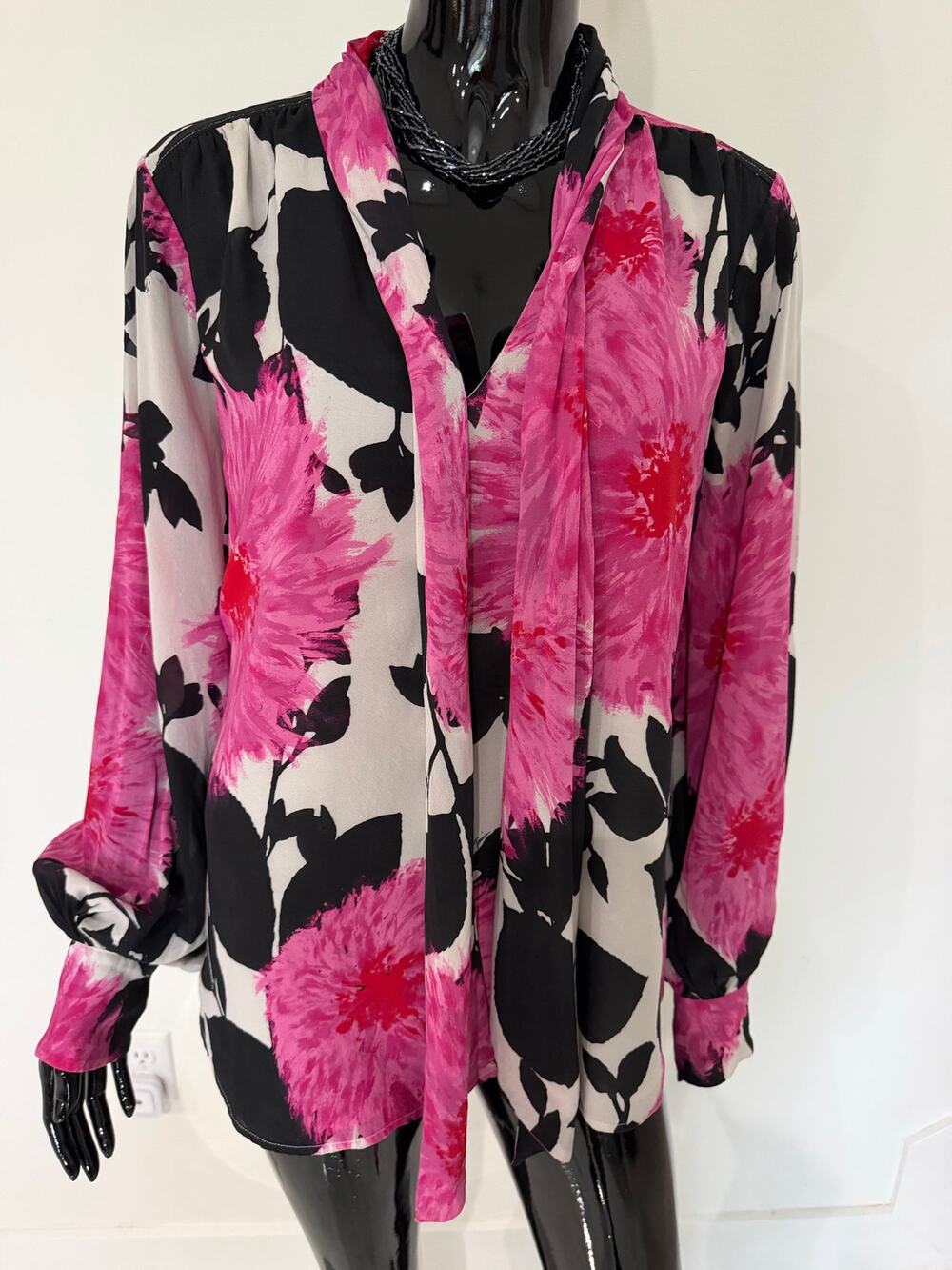 Trina Turk Silk Blouse L Pink Black Floral Tie Neck Long Sleeve 92% Silk